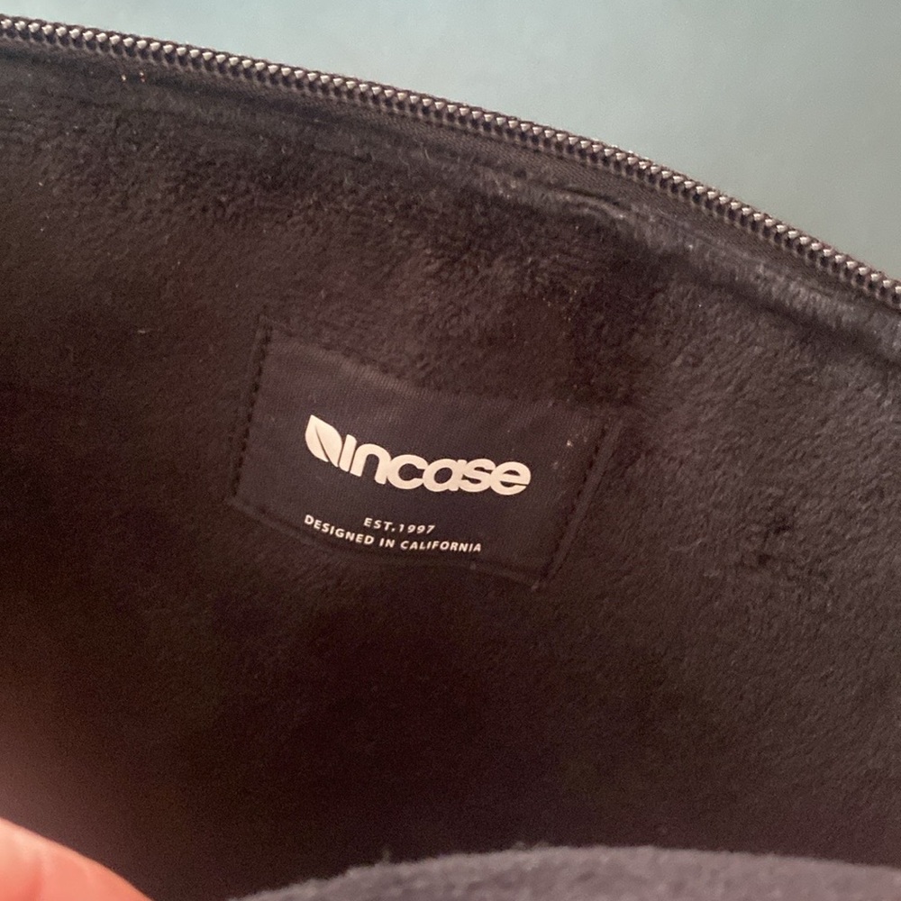 Incase Computer Sleeve - Picture 3 of 3